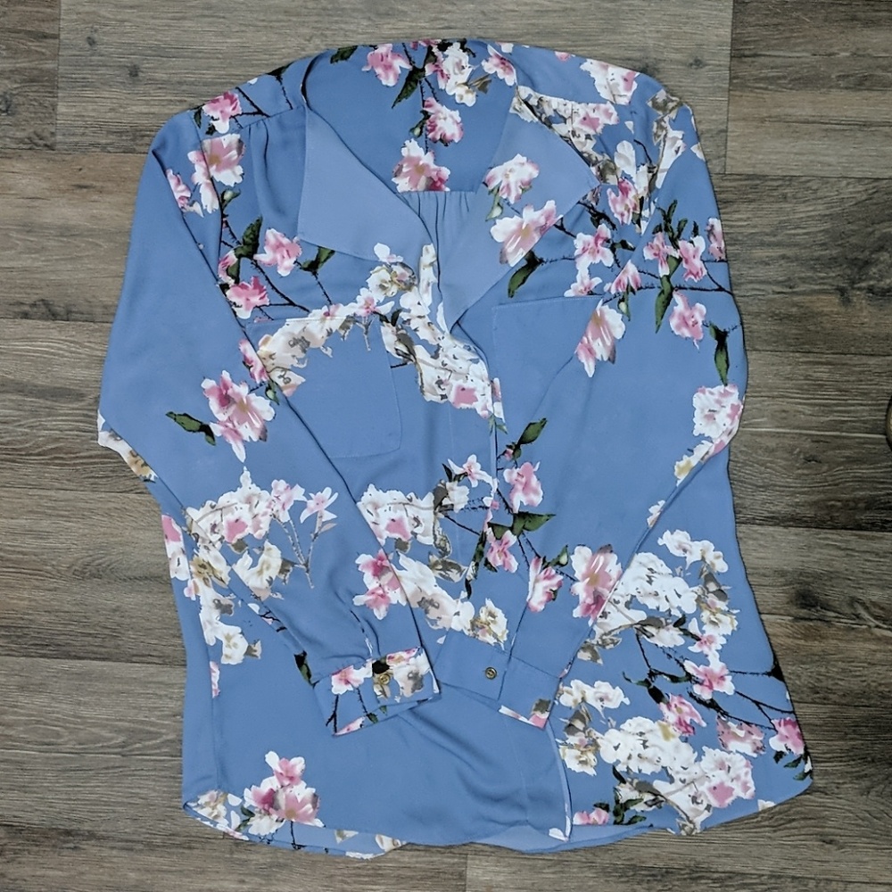 Blue floral flow top